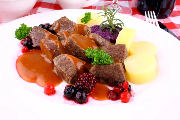 Red deer goulash with potato, Burgundy sauce and wild berries — Stock Image Red deer goulash with potato, Burgundy sauce and wild berries Stock Picture
