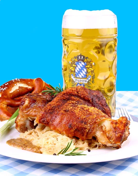 Izgara domuz eti ile beyazımsı, tatlı hardal ve bira — Stok fotoğraf