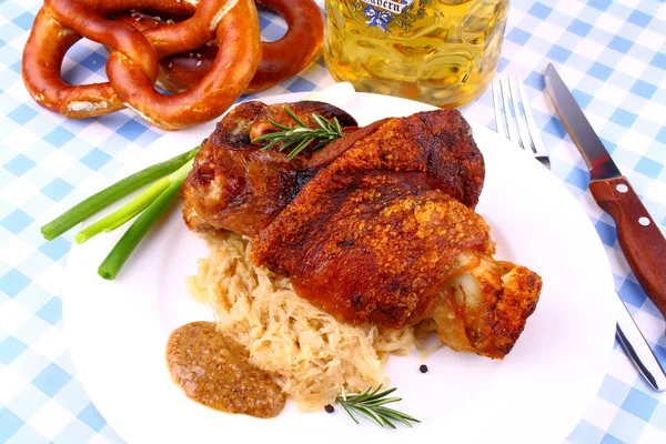 Grilled pork with sweet mustard, pretzels and beer — Stock Photo, Image