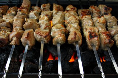 marine edilmiş kuzu eti metal şiş ızgara