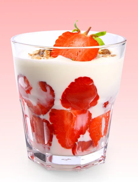 Fresh, red strawberries with white yogurt in glass — Stock Photo, Image