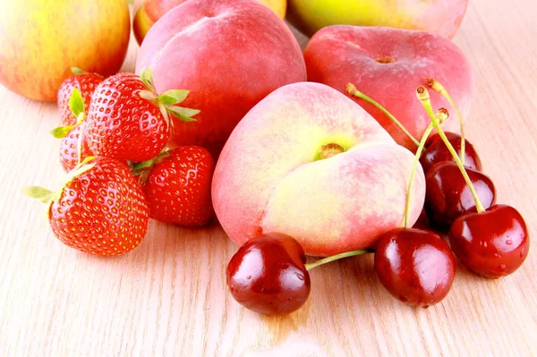 Summer fruits - cherries, strawberries, peaches, apples and mango — Stock Photo, Image
