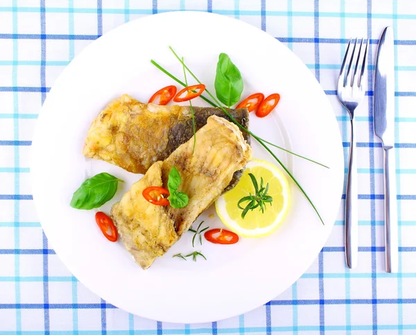 Two fried fish fillets with lemon slice on white plate — Stock Image Two fried fish fillets with lemon slice on white plate Stock Picture