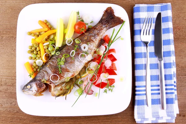 Grilled trout with quite different vegetables with cutlery — Stock Photo, Image