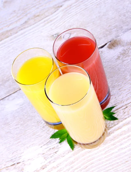 Plátanos, naranjas y zumo rojo en vaso —  Fotos de Stock