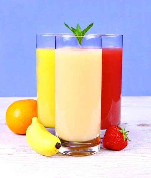 Bananas, strawberry and oranges juice in glass — Stock Photo, Image