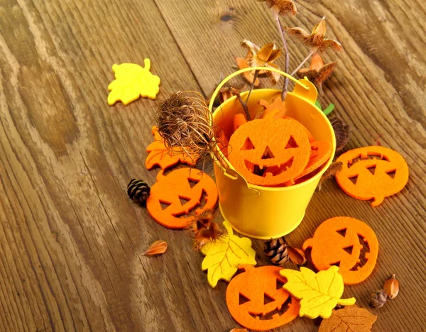 Gul hink och halloween, hösten deco och skrivutrymme — Stockfoto