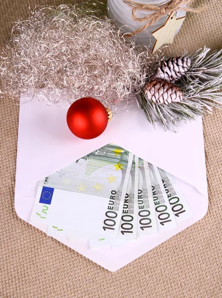 Christmas bonus as five hundred euro in envelope and decor — Stock Photo, Image