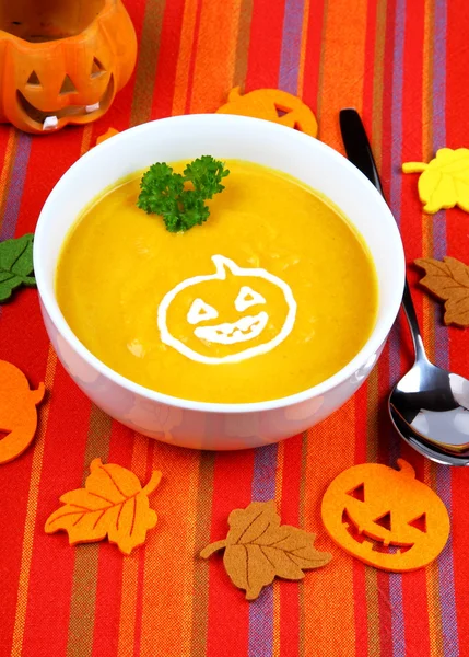 Pumpkin soup with autumn decoration — Stock Photo, Image