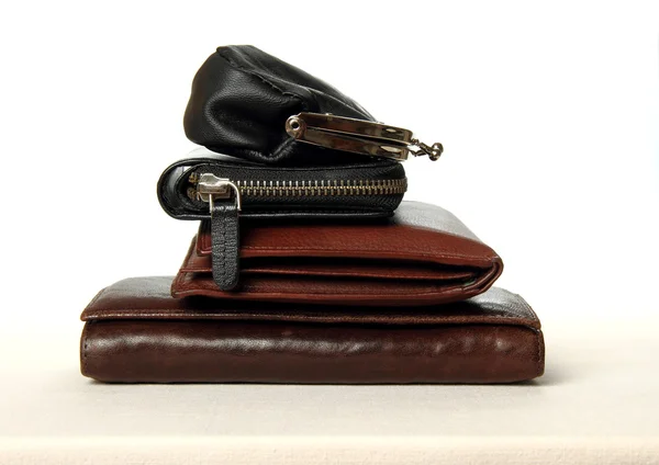 Pyramid ut fyra balanserad handväska stack — Stockfoto