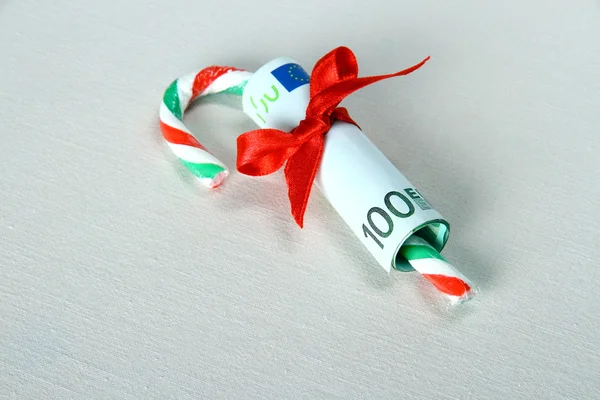 Hundert Euro mit roter Schleife und Zuckerrohr — Stockfoto