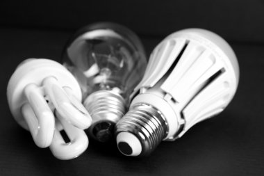 siyah arka plan üzerine Antik ve modern led lamba