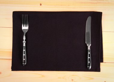 menü yönetim kurulu olarak siyah Amerikan Servisi üzerinde ince çatal bıçak takımı