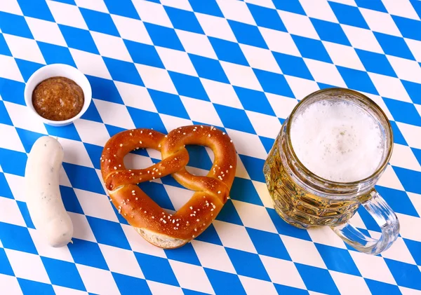 我爱啤酒-慕尼黑啤酒节的概念，白色蓝色格子 — 图库照片