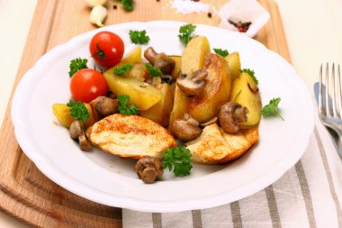 mantar ve biberiye patates ile tavuk fileto