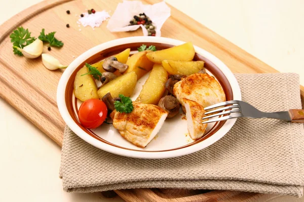 Chicken fillet, mushroom, rosemary potatoes — Stock Photo, Image