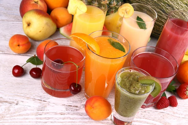 Juice with kiwi, apricot, cherry, watermelon, tangerine and pear — Stock Photo, Image
