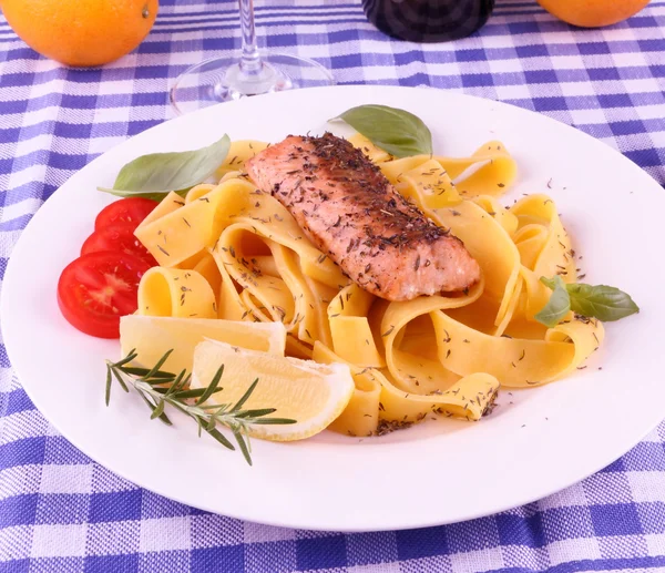 Salmon fillet on tagliatelle, lemon, herbs — Stock Photo, Image