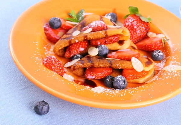 Two pancakes hearts, strawberry, blueberries almod — Stock Photo, Image