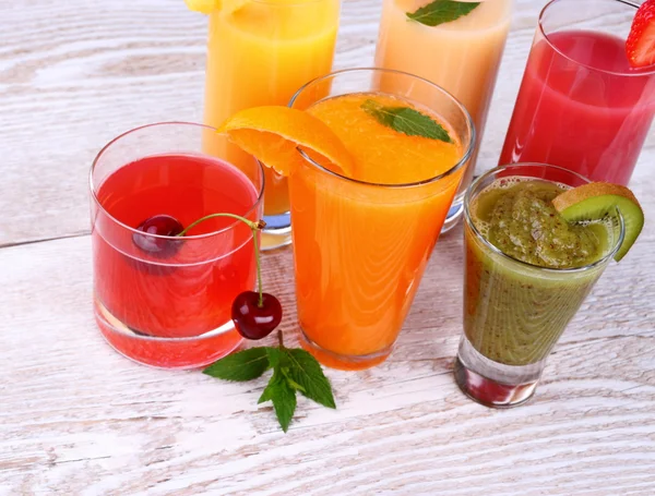 Fruity drinks juice from cherry, kiwi, tangerine — Stock Photo, Image