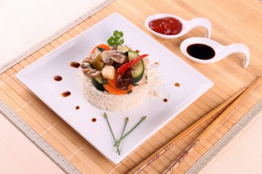 Tavuk eti, Asya pirinç, kabak, havuç, mantar