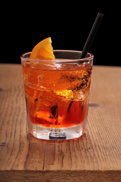 Aperatif, spritz İtalyan Turuncu buz küpleri ile kokteyl