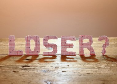 piyango bileti ahşap zemin üzerinde kaybeden metinden