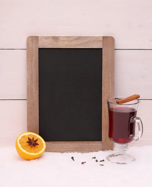 Svarta tavlan, glögg, apelsin, krydda黒板、ホットワイン、オレンジ、スパイス — ストック写真