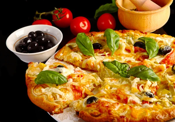 Pizza in black — Stock Photo, Image