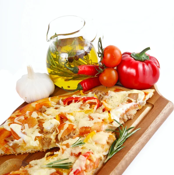 Pizza with tuna and paprika isolated over white background. — Stock Photo, Image