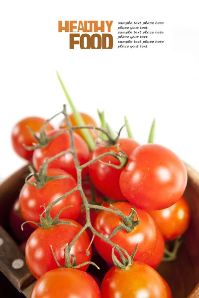 チェリー トマトと白の背景にニンニク. — ストック写真