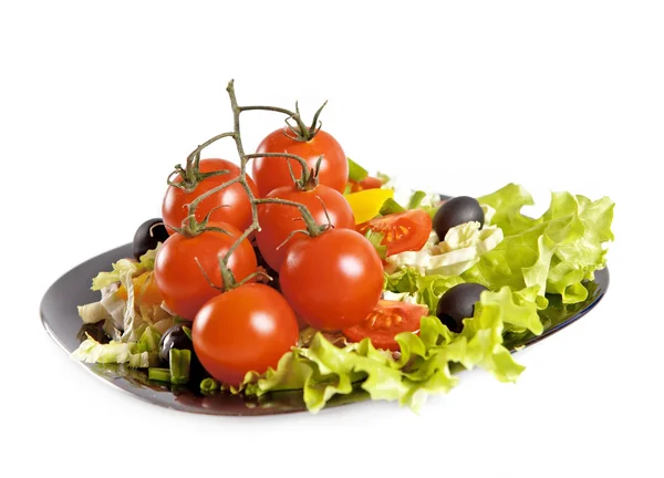 Gezonde vegetarische salade geïsoleerd op wit — Stockfoto