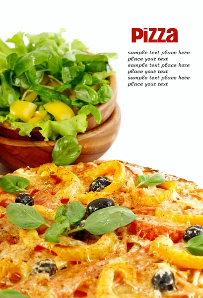 Pizza geïsoleerd op wit — Stockfoto