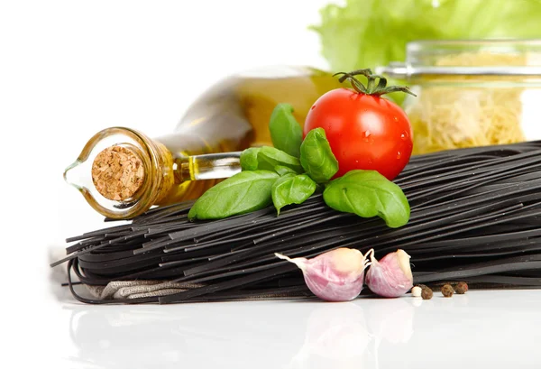 野菜とイタリアのパスタ — ストック写真