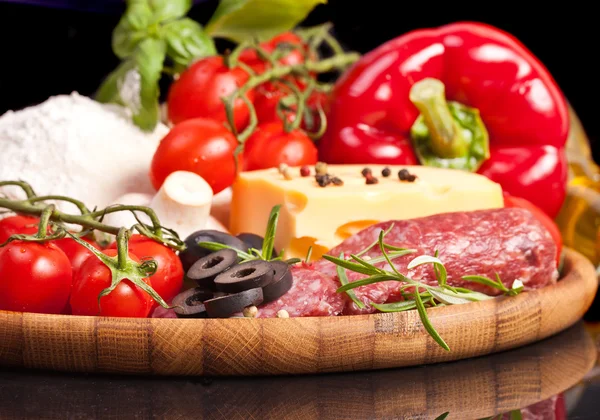 Ingredients for homemade pizza isolated in black — Stock Photo, Image