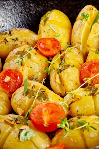 Baked potato with sour cream sauce, selective focus — Stock Photo, Image