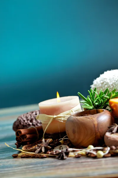 SPA concept: handmade soap with coffee beans, cinnamon and anise — Stock Photo, Image