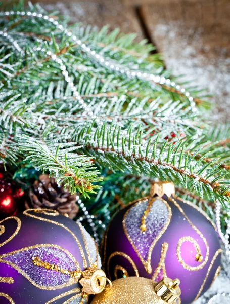 Decoração de Natal sobre fundo de madeira. — Fotografia de Stock