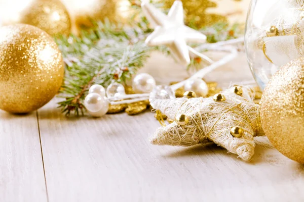 Decoração de Natal sobre fundo de madeira. — Fotografia de Stock