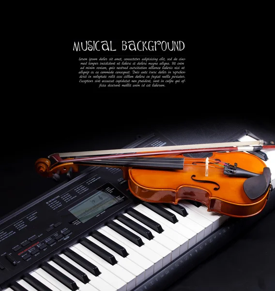 Violin och piano tangenter — Stockfoto