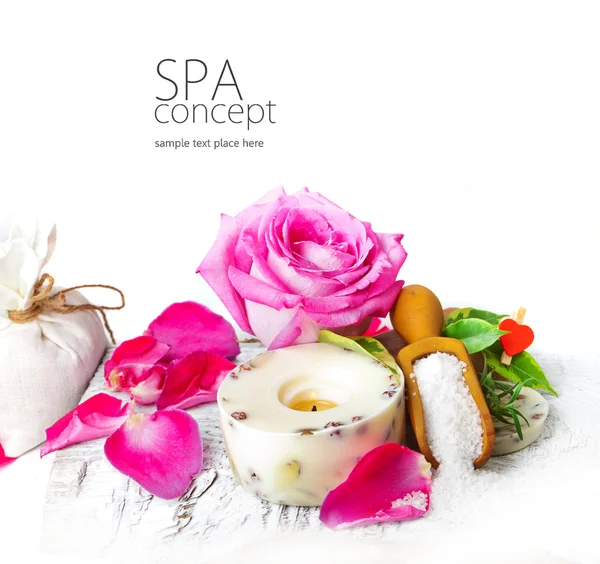 Sale marino, rosa, sapone e candela — Foto Stock