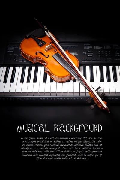 Teclas de violino e piano — Fotografia de Stock