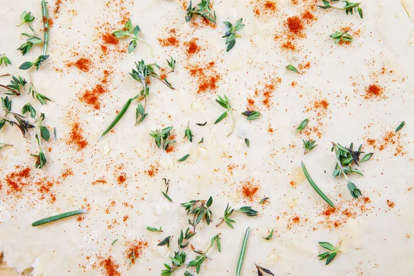 Pasta frolla al formaggio con mattarello — Foto Stock