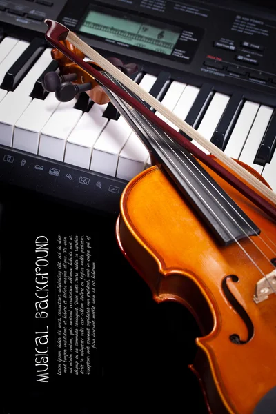 Teclas de violino e piano — Fotografia de Stock