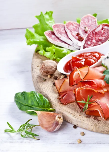Prosciutto with salami, cheese and basil — Stock Photo, Image