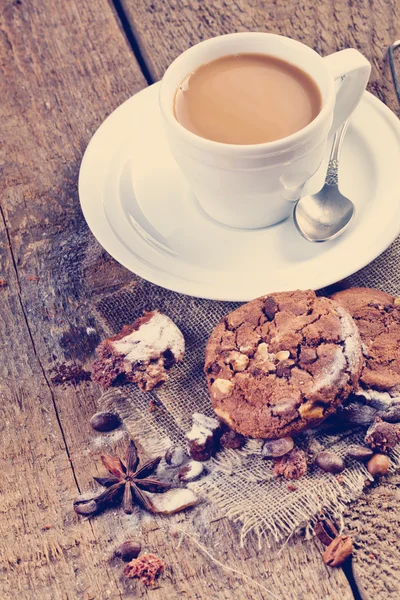 Chocolate cookies and coffee — Stock Photo, Image