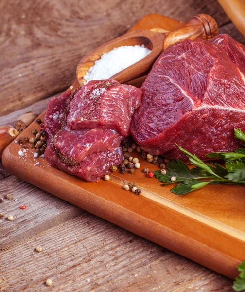 Raw meat with herbs — Stock Photo, Image