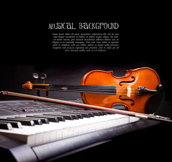 Violin och piano tangenter — Stockfoto