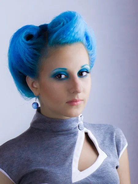 Kobieta z niebieskimi włosami — Zdjęcie stockowe