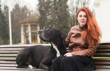 Açık Danua ile yürüyen kadın